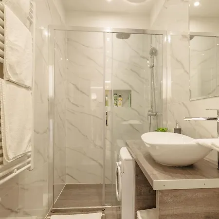 Perimar Luxury And Center Split