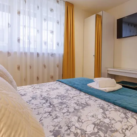 Lägenhet Perimar Luxury And Center *