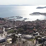 Perimar Luxury And Center Split